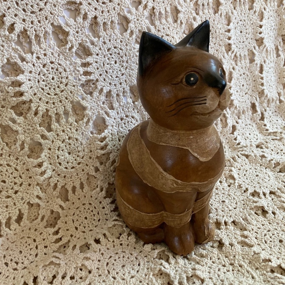 10” Carved Wooden Tabby Cat - Picture 2 of 6